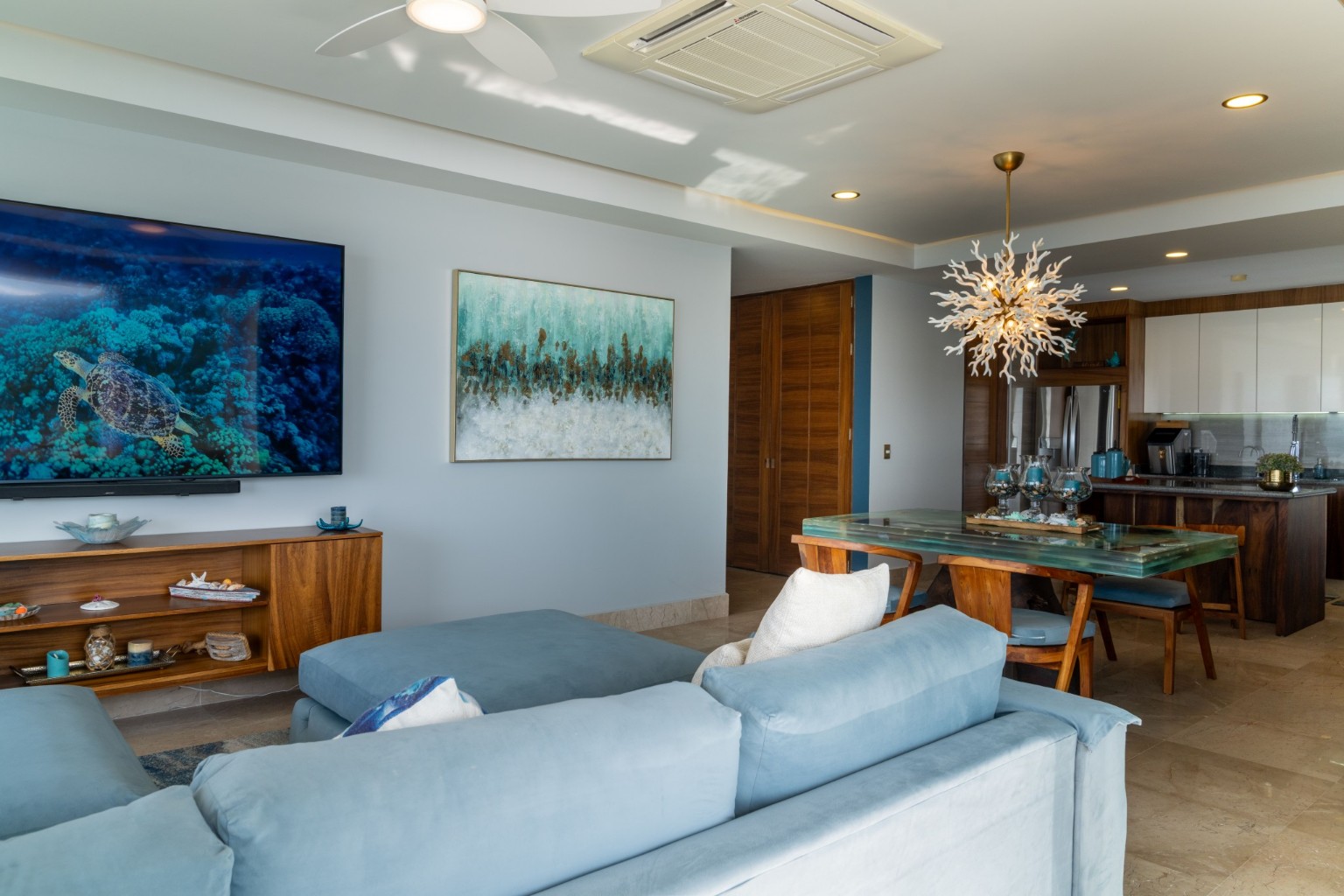 Residence 904 · Photo 11