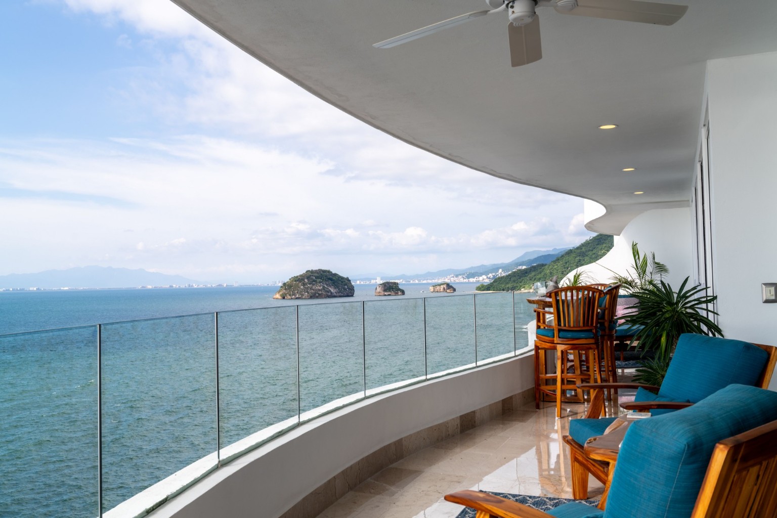 Residence 904 · Photo 15